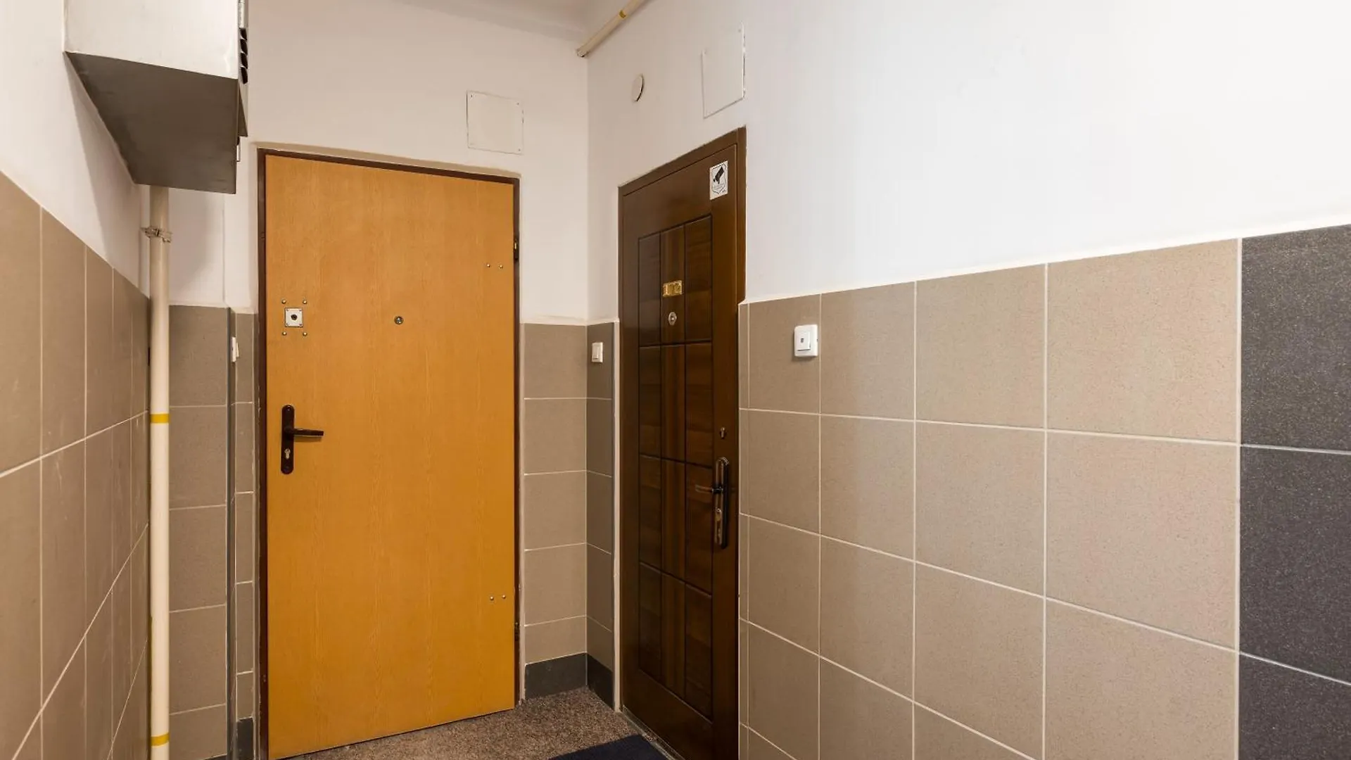 Kino Femina Pleasant Studio Varsó 0*,  Lengyelország